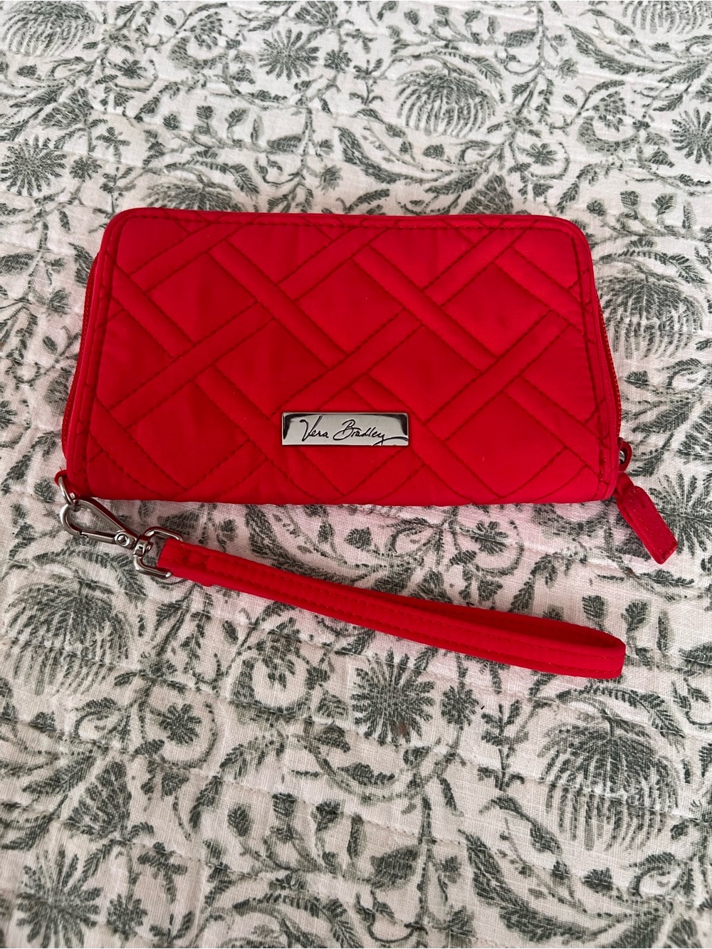 Vera Bradley Georgia Wristlet Wallet Cardinal Red Quilted Microfiber Zip Around